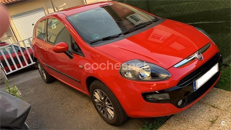 Usado Fiat Punto Evo Life 69 CV (50 kW) 2011 Rojo Utilitario