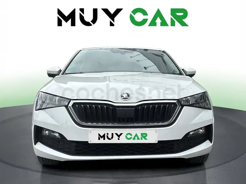 Usado Skoda Scala Active 95 CV (69 kW) 2022 Blanco Utilitario