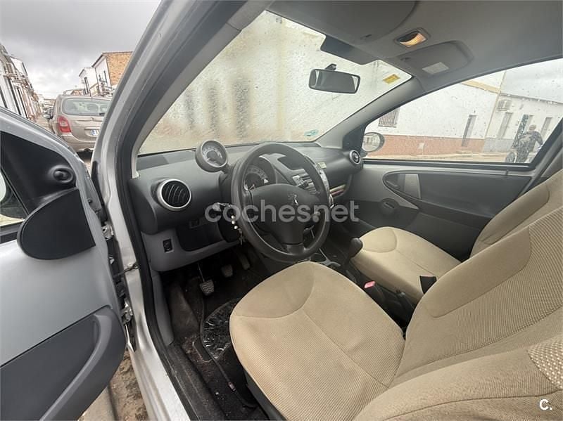 Usado Peugeot 107 68 CV (50 kW) 2007 Gris / plata Utilitario
