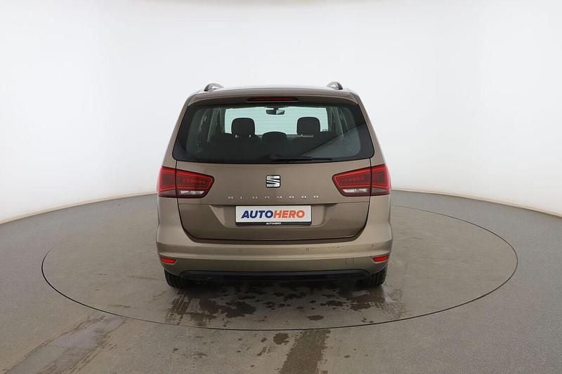 Usado Seat Alhambra Style Plus 150 CV (110 kW) 2017 Marrón Monovolumen