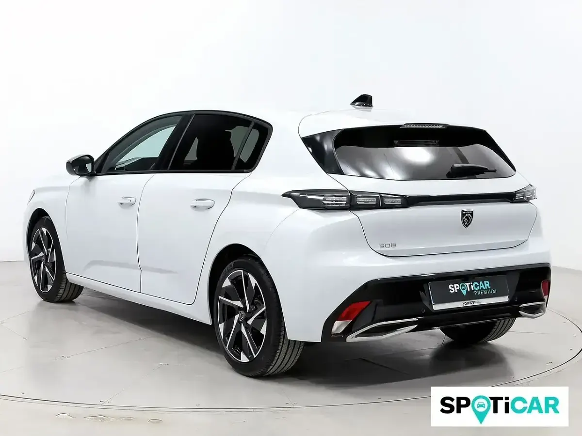 Usado Peugeot 308 Allure 131 CV (96 kW) 2023 Plateado Utilitario