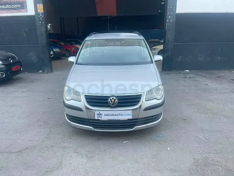Usado VW Touran Advance 105 CV (77 kW) 2009 Gris / plata Monovolumen