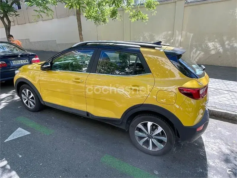 Usado Kia Stonic 100 CV (73 kW) 2020 Amarillo SUV