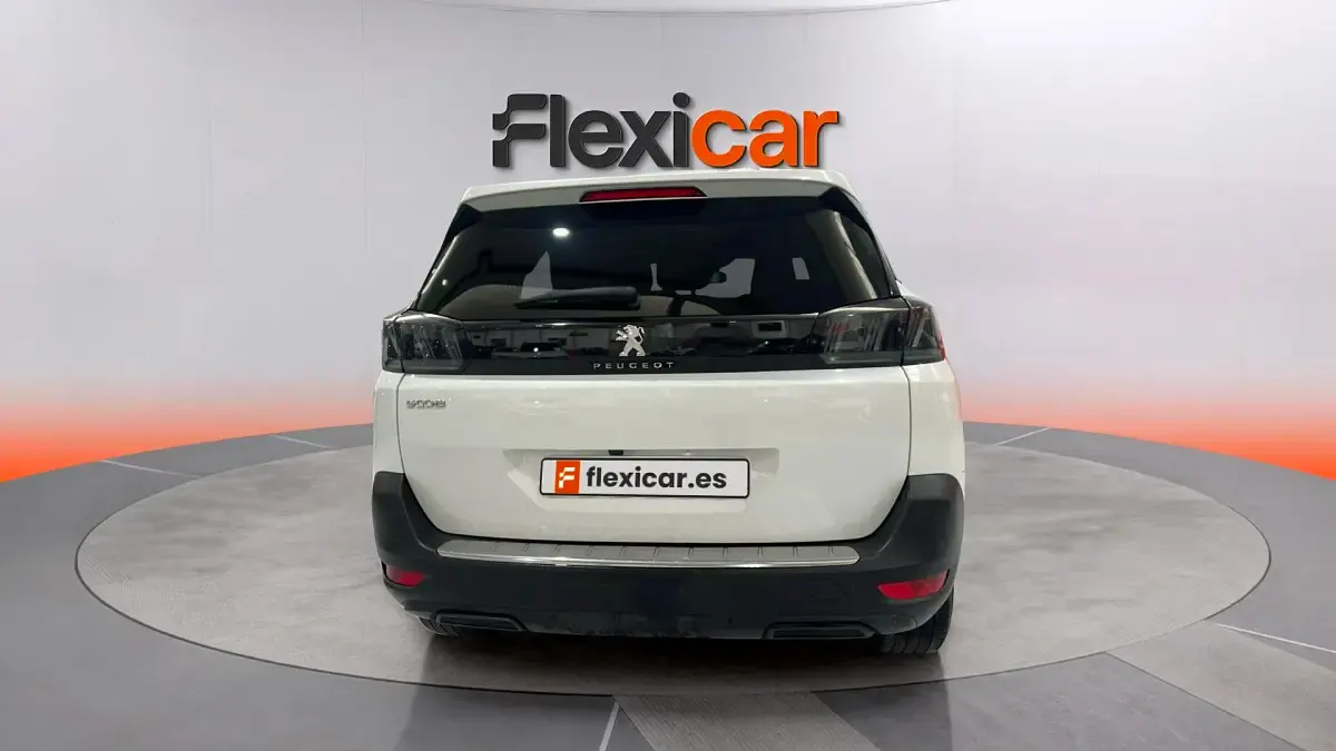 Usado Peugeot 5008 Allure 130 CV (95 kW) 2024 Blanco SUV