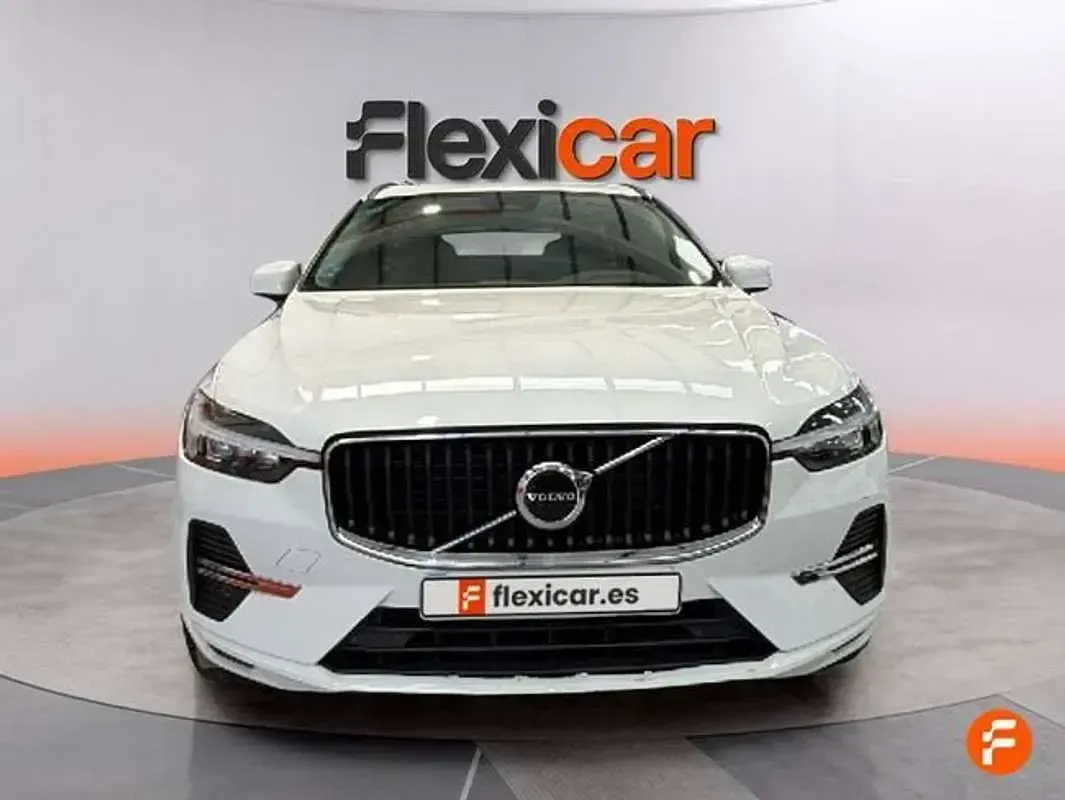 Usado Volvo XC60 Momentum 197 CV (144 kW) 2021 Blanco SUV