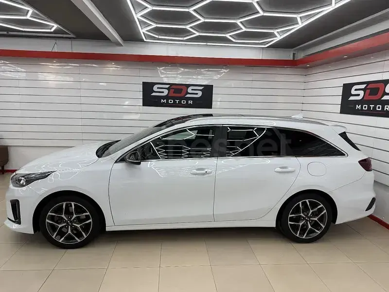 Usado Kia Ceed 120 CV (88 kW) 2019 Blanco Utilitario