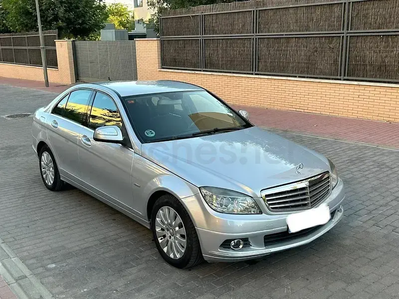 Usado Mercedes C220 Avantgarde 170 CV (125 kW) 2009 Gris / plata Berlina