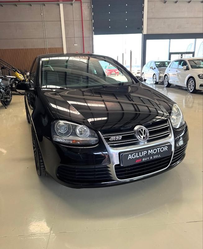 Usado VW Golf V R 250 CV (183 kW) 2007 Negro Utilitario