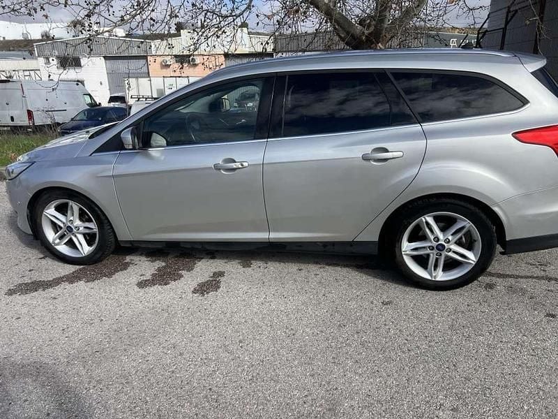 Usado Ford Focus Active 125 CV (91 kW) 2018 Gris Utilitario