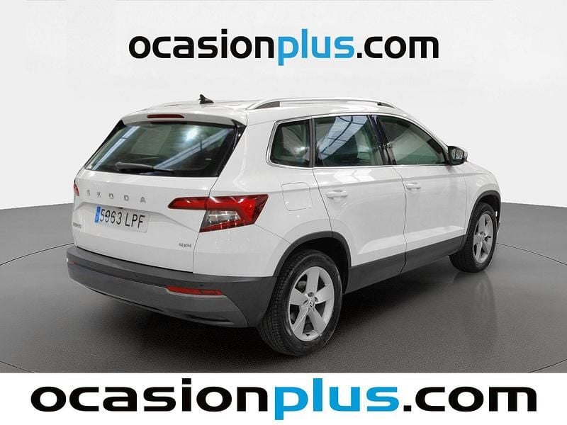 Usado Skoda Karoq Ambition 150 CV (110 kW) 2021 Blanco SUV