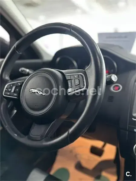 Usado Jaguar E-Pace S 150 CV (110 kW) 2019 Rojo SUV