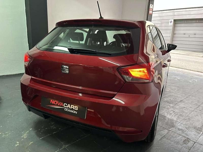 Usado Seat Ibiza CONNECT 75 CV (55 kW) 2018 Rojo Utilitario