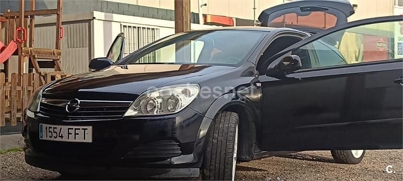 Usado Opel Astra GTC Sport 120 CV (88 kW) 2007 Negro Berlina
