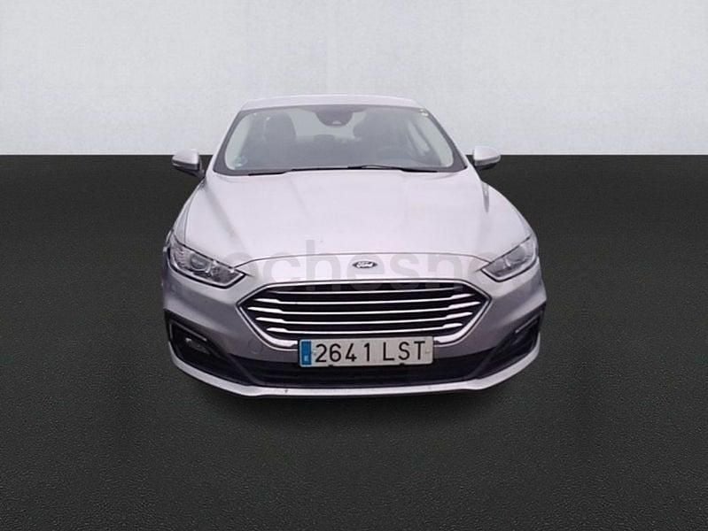 Usado Ford Mondeo Trend 187 CV (137 kW) 2021 Gris / plata Berlina