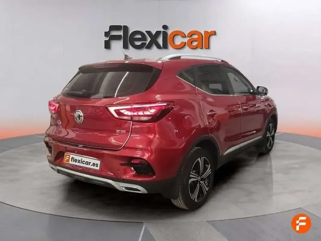Usado MG ZS Comfort 106 CV (77 kW) 2023 Rojo SUV