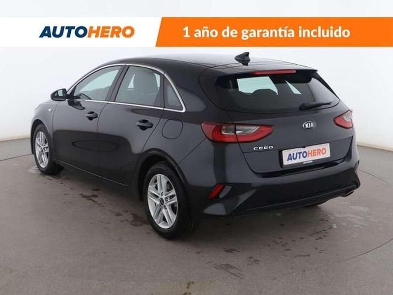 Usado Kia Ceed 121 CV (88 kW) 2021 Negro Utilitario