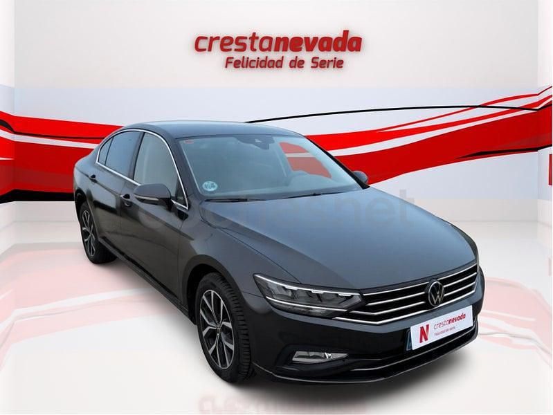 Usado VW Passat Executive 150 CV (110 kW) 2021 Gris / plata Berlina