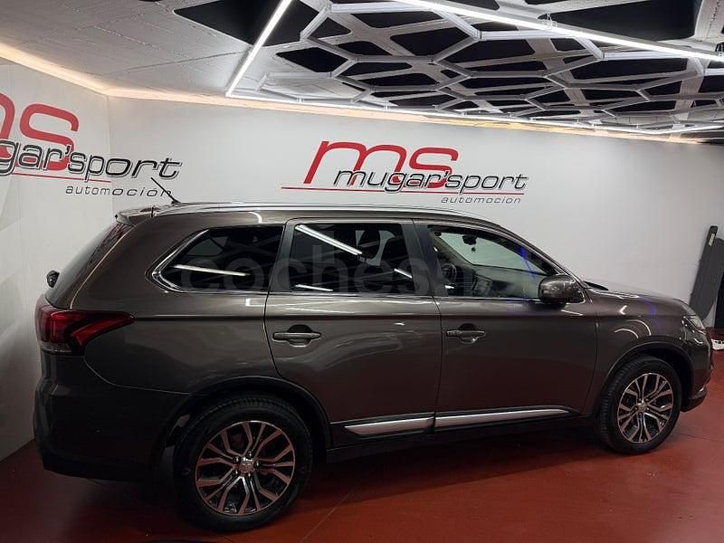 Usado Mitsubishi Outlander Motion 150 CV (110 kW) 2016 Gris / plata SUV
