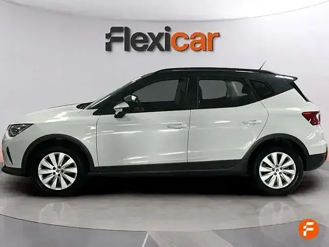 Usado Seat Arona Style 110 CV (80 kW) 2022 Blanco SUV