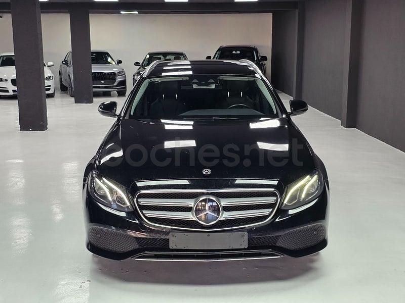 Usado Mercedes E220 194 CV (142 kW) 2018 Negro Familiar