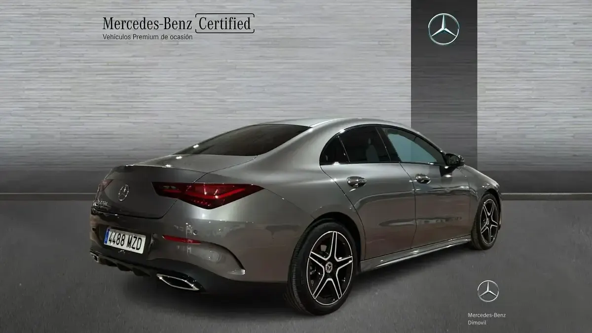 Usado Mercedes CLA220 AMG line 190 CV (139 kW) 2025 Gris montaña Berlina