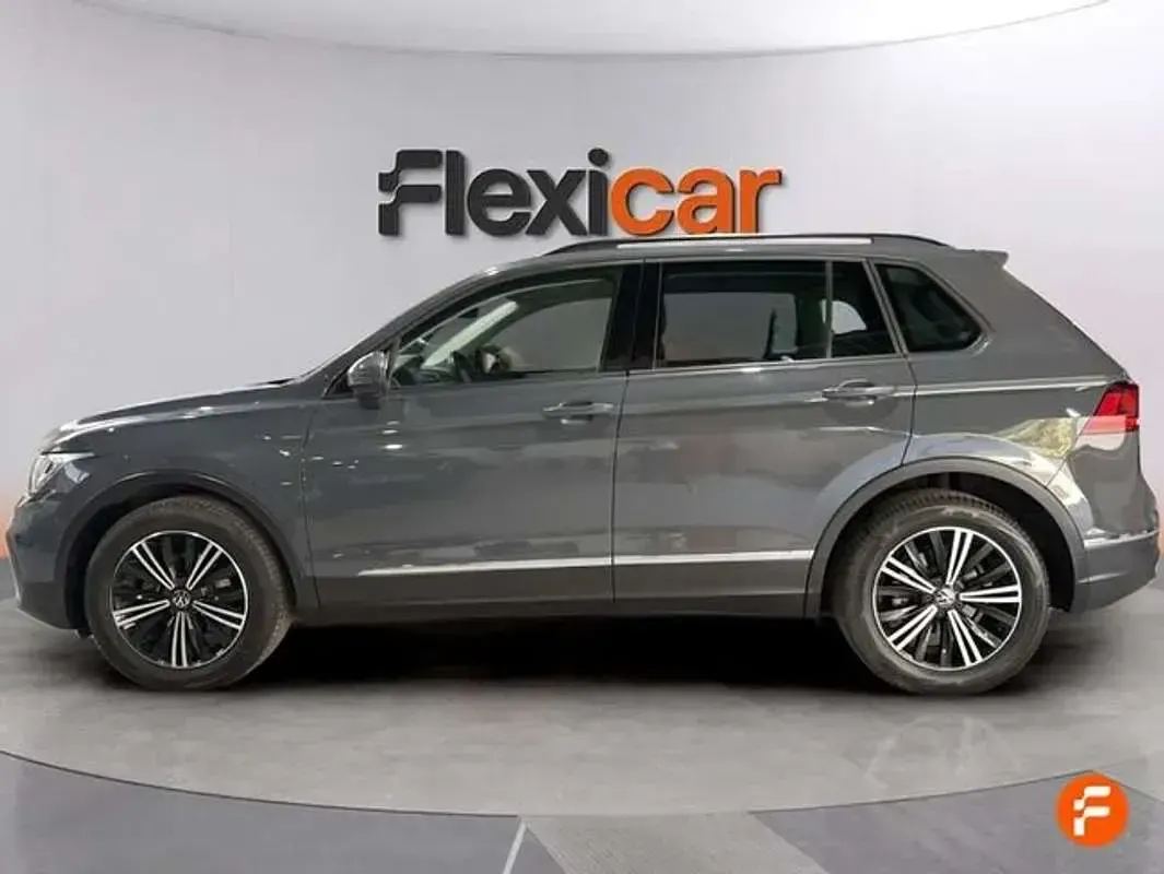 Usado VW Tiguan Life 150 CV (110 kW) 2021 Gris SUV
