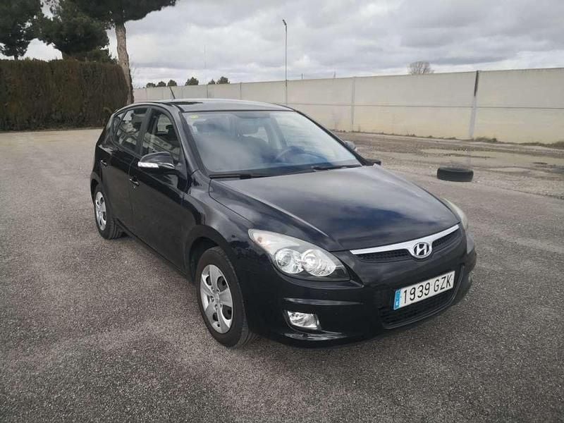 Usado Hyundai i30 Comfort 109 CV (80 kW) 2011 Negro Utilitario