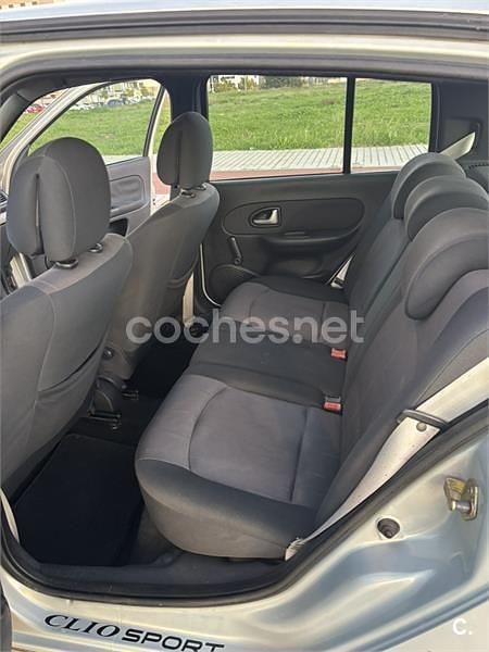 Usado Renault Clio II Expression 80 CV (58 kW) 2004 Gris / plata Berlina