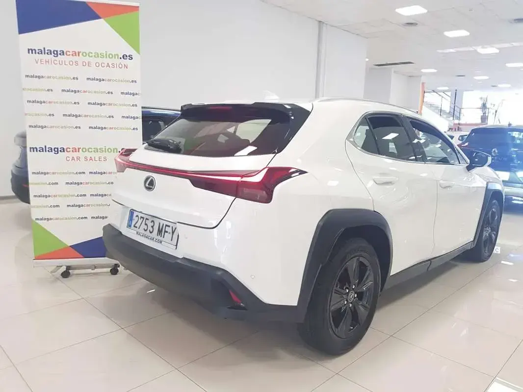 Usado Lexus UX 250h Business Edition 184 CV (135 kW) 2023 Blanco SUV