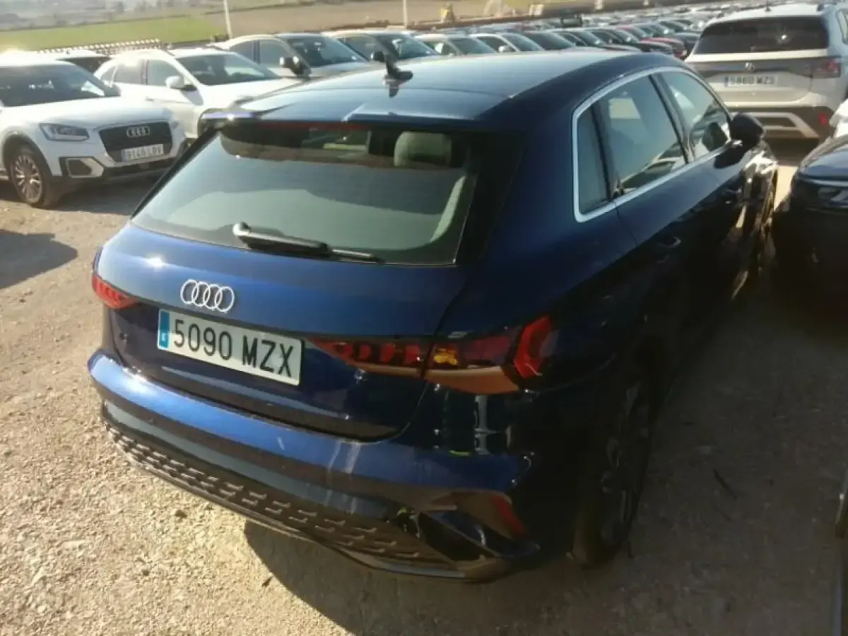 Usado Audi A3 Sportback e-tron S-Line 204 CV (150 kW) 2025 Azul Utilitario