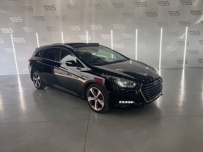 Usado Hyundai i40 141 CV (103 kW) 2016 Negro Familiar