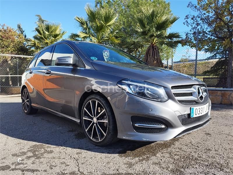 Usado Mercedes B200 136 CV (100 kW) 2017 Gris / plata Monovolumen