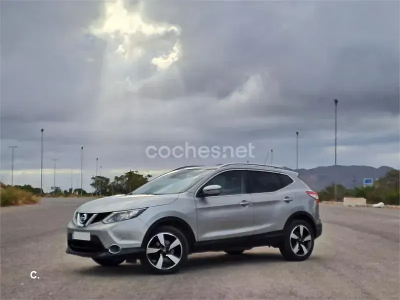 Usado Nissan Qashqai N-Connecta 115 CV (84 kW) 2017 Gris / plata SUV
