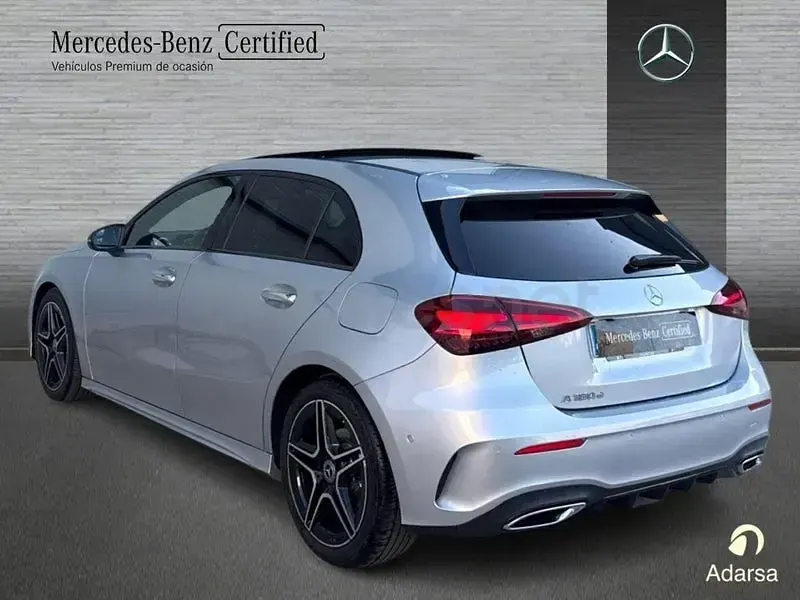 Usado Mercedes A180 116 CV (85 kW) 2025 Gris / plata Berlina