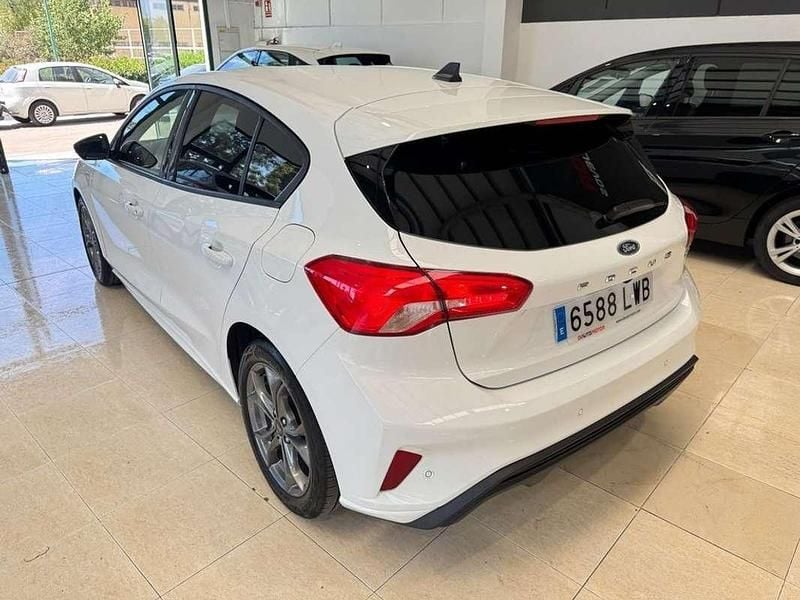 Usado Ford Focus ST-Line 124 CV (91 kW) 2022 Blanco Berlina