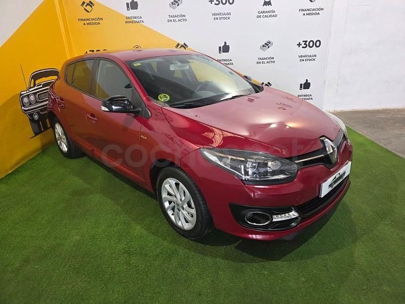 Usado Renault Mégane LIMITED 95 CV (69 kW) 2015 Granate Berlina