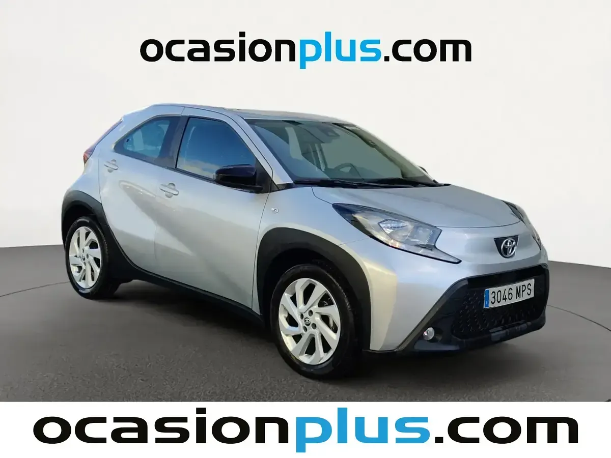 Begagnad Toyota Aygo X Play 72 HK (52 kW) 2024 Grå SUV
