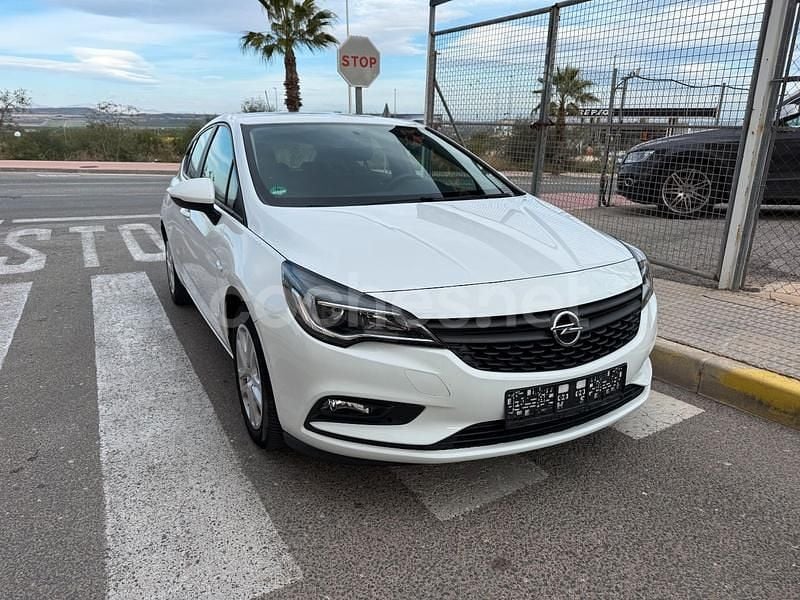 Usado Opel Astra Dynamic 105 CV (77 kW) 2016 Blanco Berlina