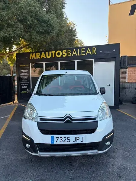 Usado Citroën Berlingo Live 100 CV (73 kW) 2016 Blanco Monovolumen