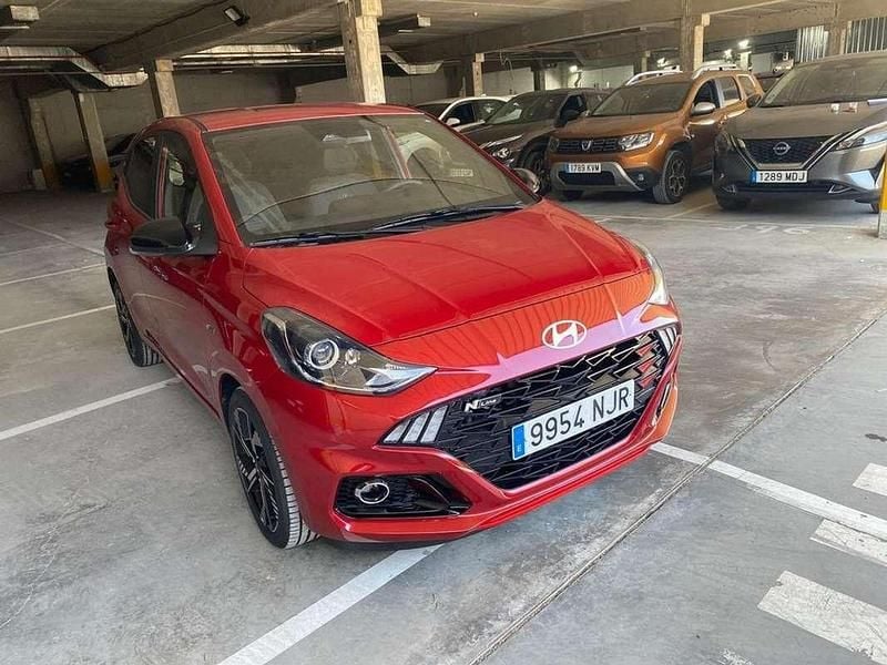 Nuevo Hyundai i10 87 CV (63 kW) 2025 Rojo Utilitario