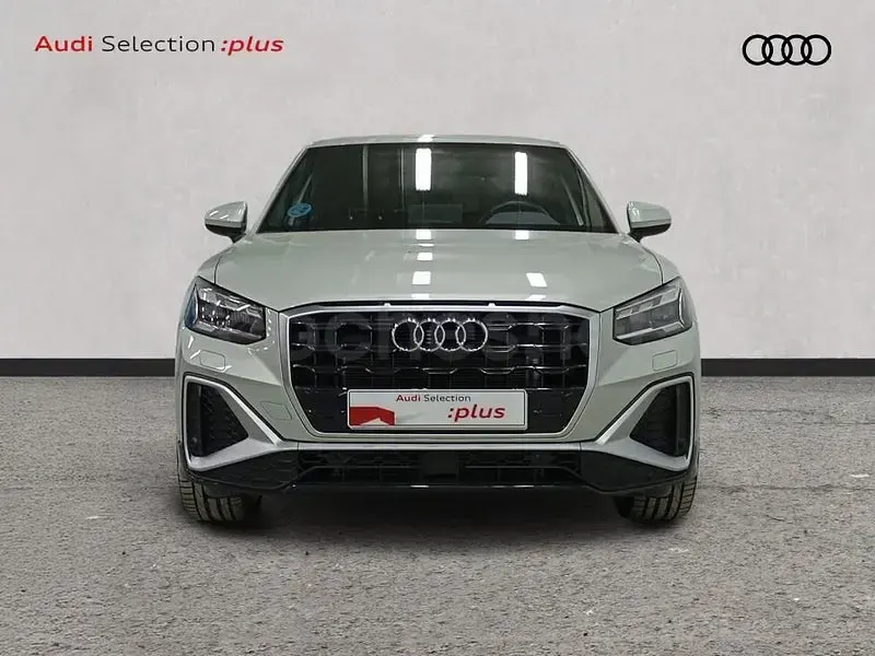Usado Audi Q2 150 CV (110 kW) 2025 Gris / plata SUV