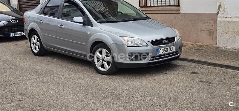 Gris / plata Usado 2005 Ford Focus Titanium Berlina | 1650 € (Precio justo) - Imagen 1/4