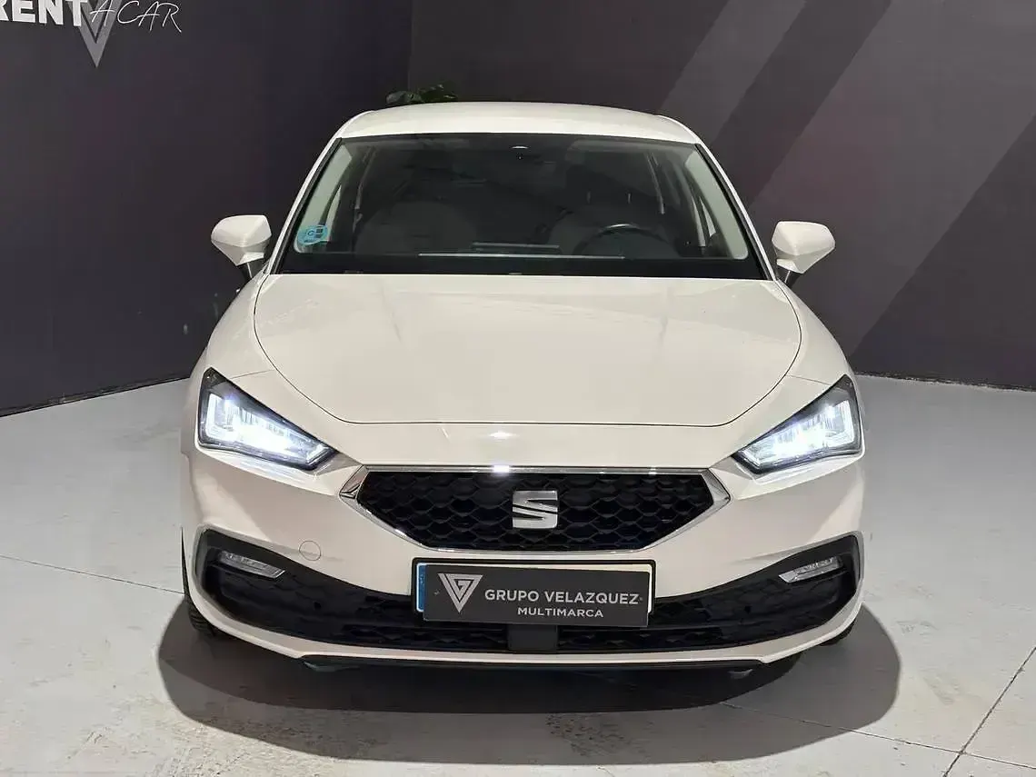 Usado Seat Leon Style 115 CV (84 kW) 2022 Blanco Berlina