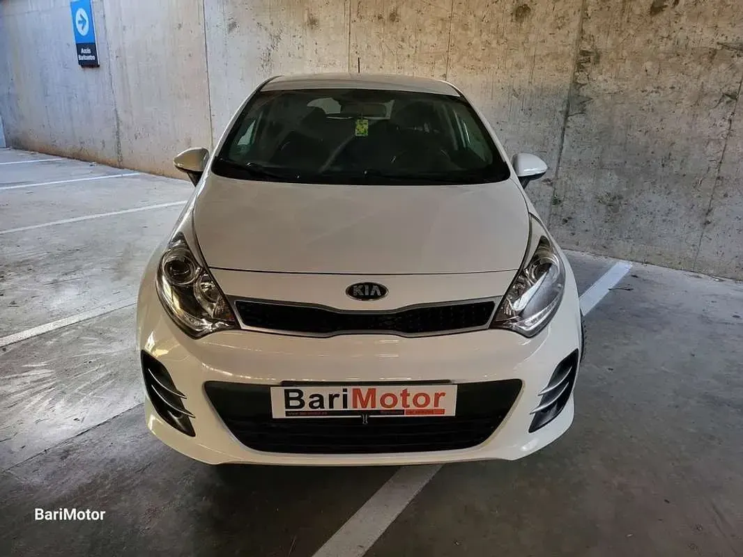 Usado Kia Rio 75 CV (55 kW) 2017 Blanco Utilitario