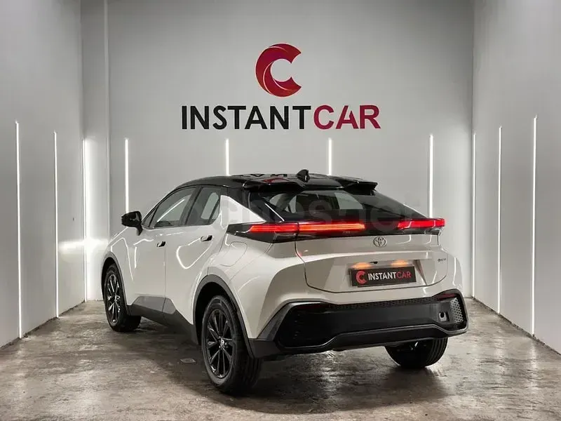 Usado Toyota C-HR Active 140 CV (102 kW) 2024 Blanco SUV