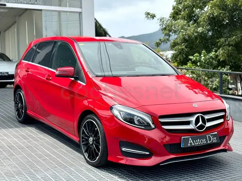 Usado Mercedes B220 170 CV (125 kW) 2018 Rojo Utilitario
