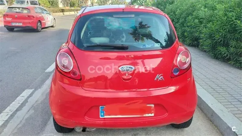 Usado Ford Ka 69 CV (50 kW) 2014 Rojo Berlina