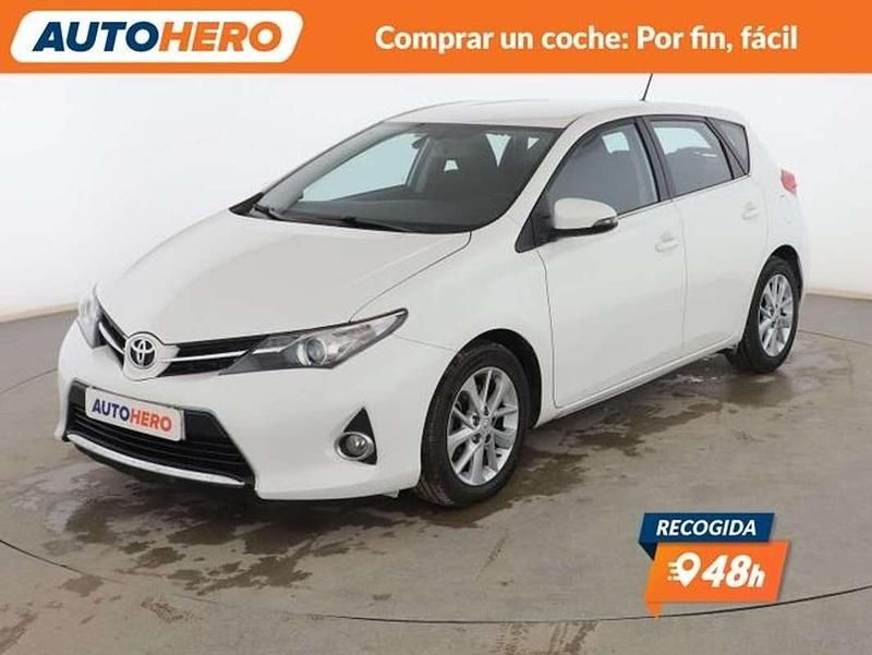Usado Toyota Auris 125 CV (91 kW) 2015 Blanco Berlina