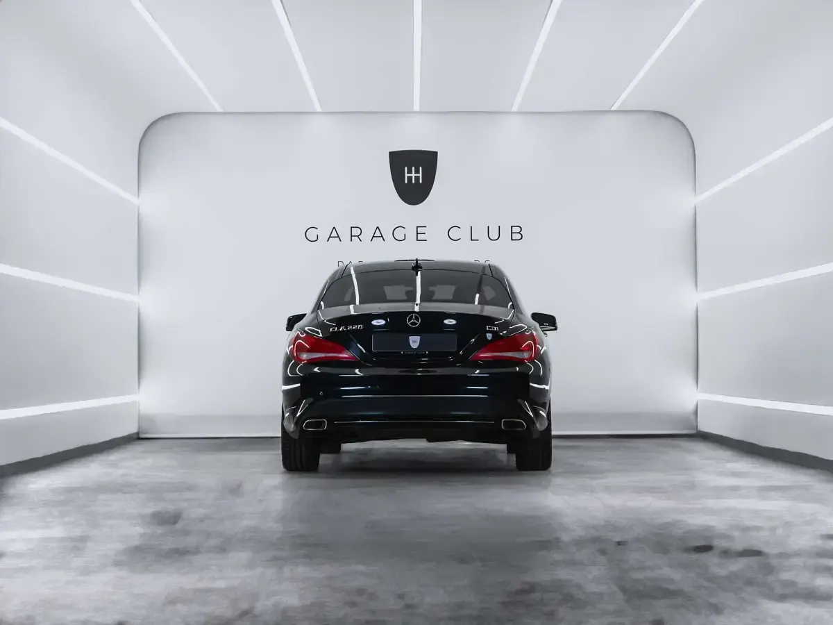 Occasion Mercedes CLA220 Urban 170 PK (125 kW) 2014 Zwart Sedan