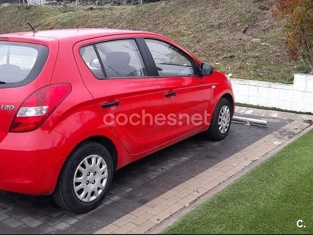 Usado Hyundai i20 Classic 78 CV (57 kW) 2012 Rojo Berlina